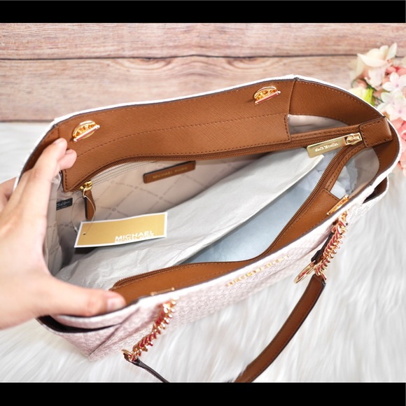 ♥️SALE♥️🏖Michael Kors Large Chain Tote - Picture 5 of 5